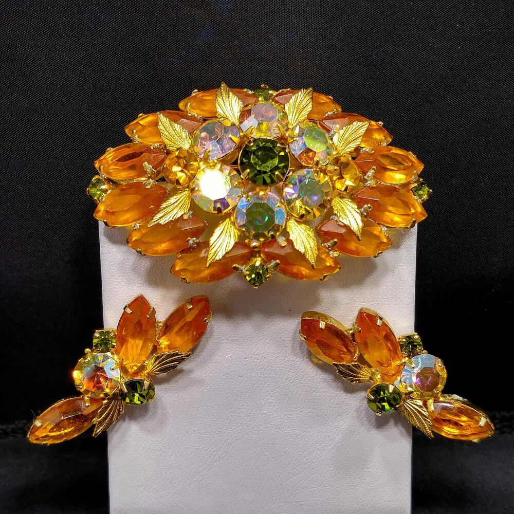 Light Topaz Green Rhinestone Brooch Earrings Set, Gold Plated, 1960s Vintage